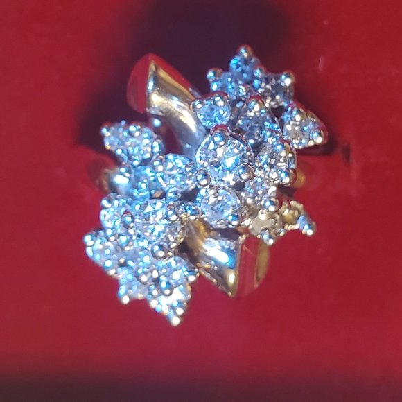 Beautiful design 14K  yellow  gold diamond ring - Picture 2 of 10